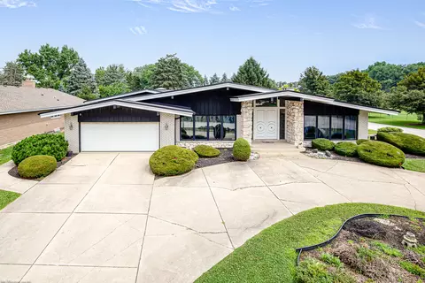 12138 S Cheyenne Dr, Palos Heights, IL 60463