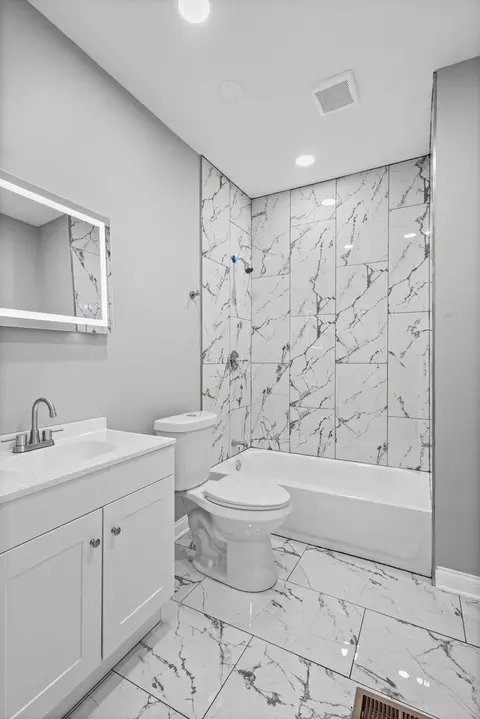 Bath - Undisclosed, Chicago, IL 60620 photo 1 of 2