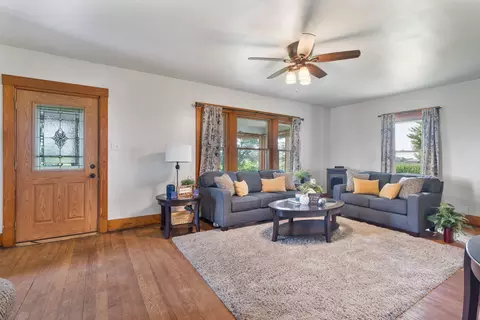 Living - 23624 145th Ave, Eldridge, IA 52748 photo 2 of 4