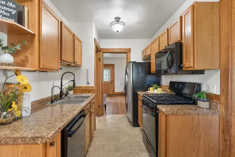 Kitchen - 23624 145th Ave, Eldridge, IA 52748 photo 1 of 2