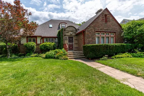2625 Scott St, Davenport, IA 52803