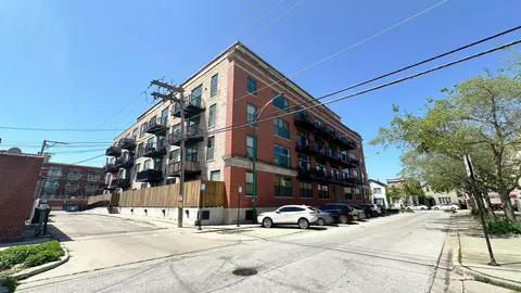 3500 S Sangamon St #404, Chicago, IL 60609