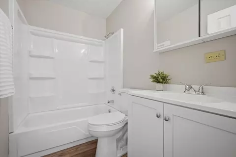 Bath - 1302 Pinehurst Dr, Bloomington, IL 61704 photo 1 of 1