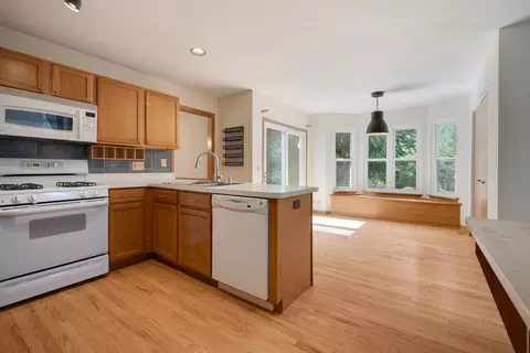 Kitchen - 2519 Crestview Dr, Aurora, IL 60502 photo 4 of 4