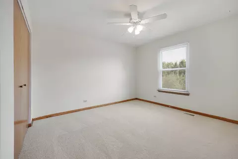 Bedroom - 2519 Crestview Dr, Aurora, IL 60502 photo 3 of 4