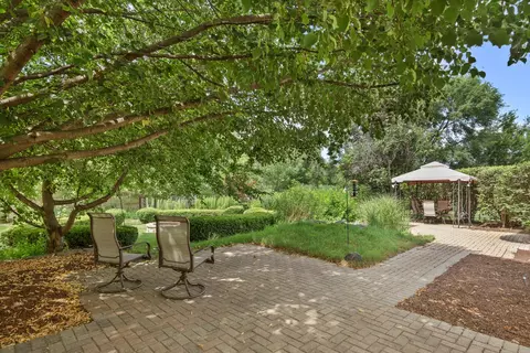 Exterior - 2519 Crestview Dr, Aurora, IL 60502 photo 3 of 7