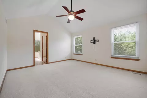 Bedroom - 2519 Crestview Dr, Aurora, IL 60502 photo 1 of 4