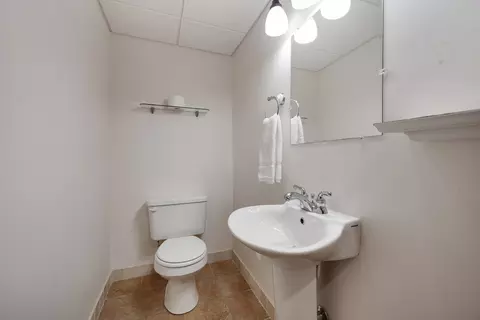 Bath - 2519 Crestview Dr, Aurora, IL 60502 photo 5 of 5