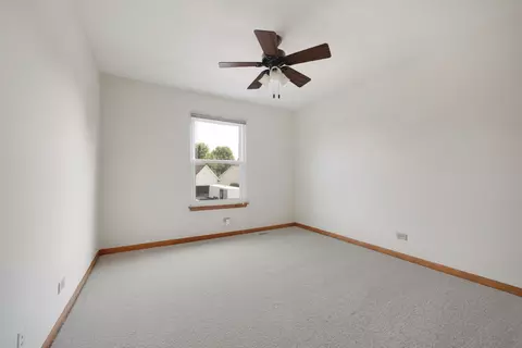 Bedroom - 2519 Crestview Dr, Aurora, IL 60502 photo 4 of 4