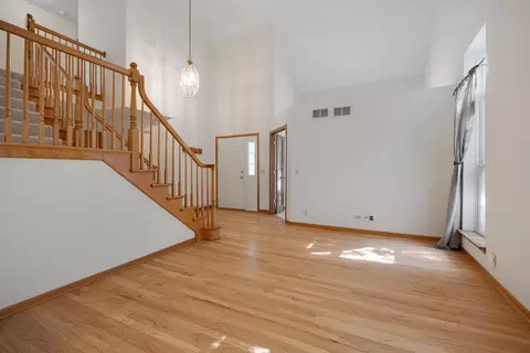Living - 2519 Crestview Dr, Aurora, IL 60502 photo 2 of 6
