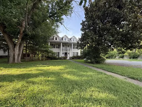 508 W Oak St, Carbondale, IL 62901