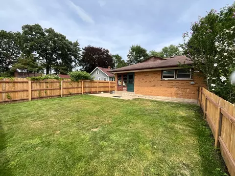 Exterior - 852 Carr St, Elgin, IL 60123 photo 3 of 4