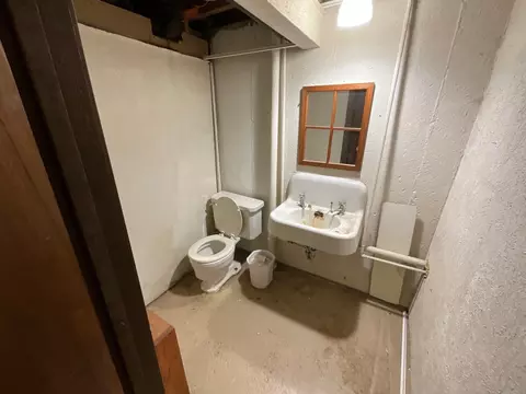 Bath - 852 Carr St, Elgin, IL 60123 photo 3 of 3