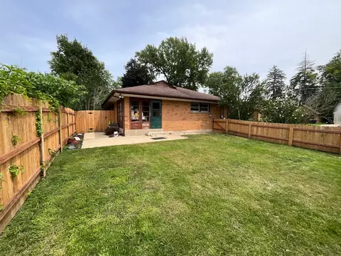 Exterior - 852 Carr St, Elgin, IL 60123 photo 2 of 4