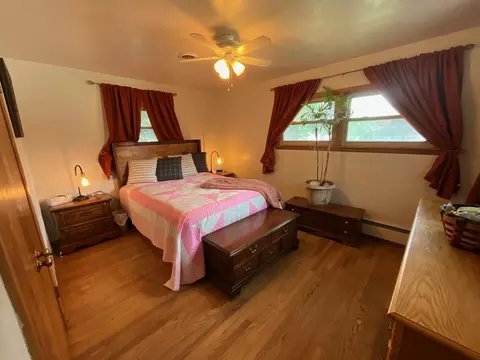 Bedroom - 852 Carr St, Elgin, IL 60123 photo 3 of 4