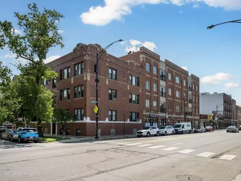 1453 W Irving Park Rd #305, Chicago, IL 60613