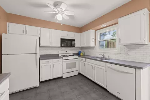Kitchen - 27 W327 Providence Ln, Winfield, IL 60190 photo 4 of 5