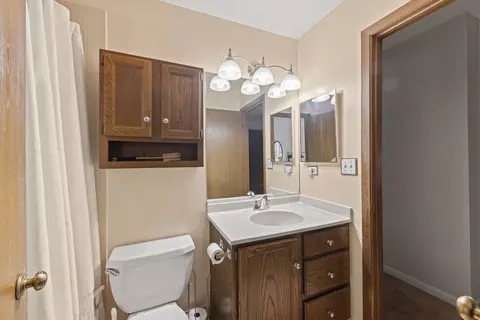 Bath - 27 W327 Providence Ln, Winfield, IL 60190 photo 2 of 3