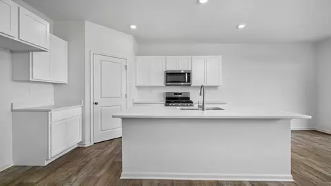 Kitchen - 894 Cascade Ct, Pingree Grove, IL 60140 photo 2 of 3