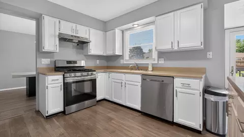 Kitchen - 1014 Chicory Ln, Bloomington, IL 61704 photo 3 of 4
