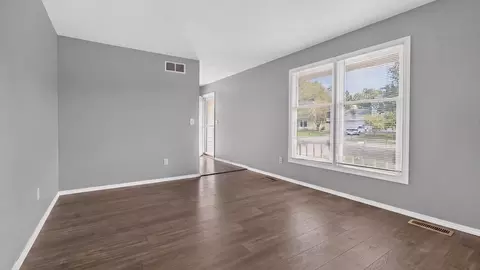 Living - 1014 Chicory Ln, Bloomington, IL 61704 photo 6 of 7