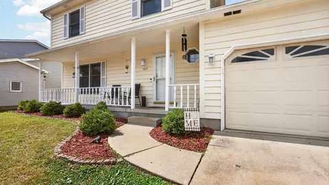 Exterior - 1014 Chicory Ln, Bloomington, IL 61704 photo 2 of 7