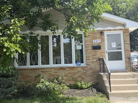 365 Serena Dr, Chicago Heights, IL 60411