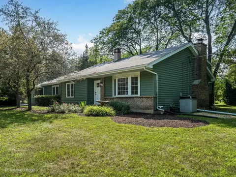1092 Aberdeen Ln, Mundelein, IL 60060