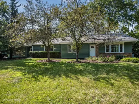 1092 Aberdeen Ln, Mundelein, IL 60060