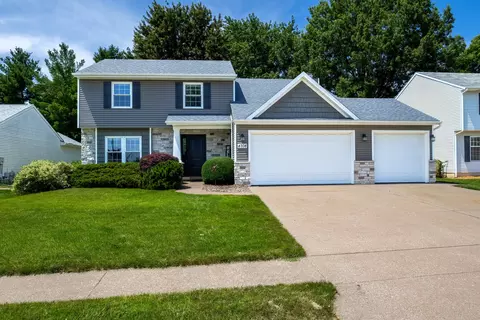 4708 34th St, Bettendorf, IA 52722
