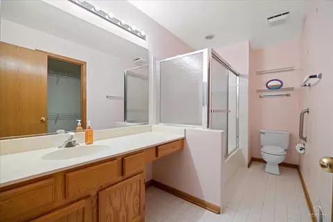 Bath - 513 Eastwick Ln, Bartlett, IL 60103 photo 2 of 5