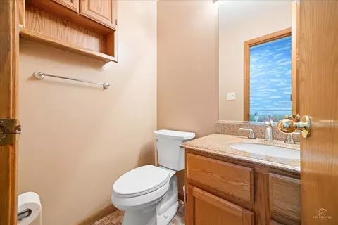 Bath - 513 Eastwick Ln, Bartlett, IL 60103 photo 1 of 5
