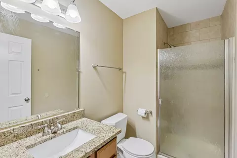 Bath - 657 Thorntree Ct #C2, Bartlett, IL 60103 photo 1 of 3
