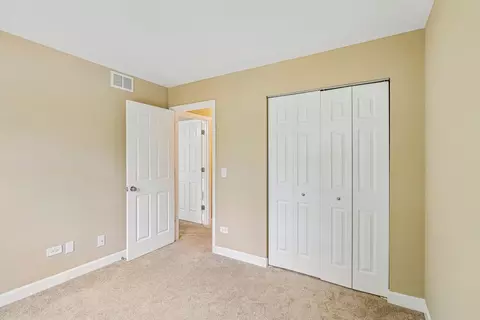 Bedroom - 657 Thorntree Ct #C2, Bartlett, IL 60103 photo 6 of 6
