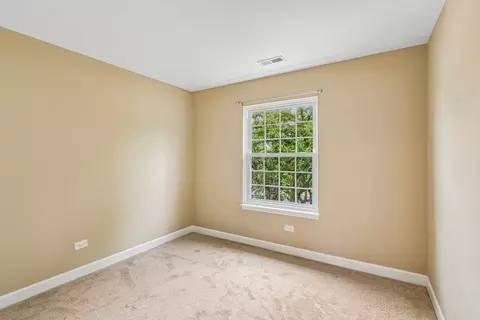 Bedroom - 657 Thorntree Ct #C2, Bartlett, IL 60103 photo 5 of 6