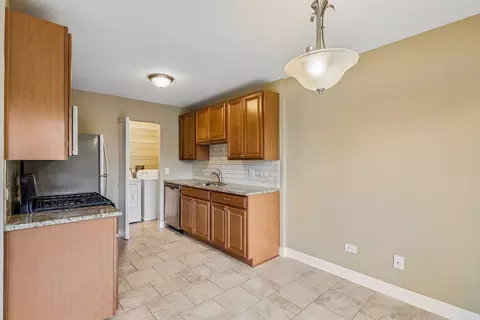 Kitchen - 657 Thorntree Ct #C2, Bartlett, IL 60103 photo 3 of 3