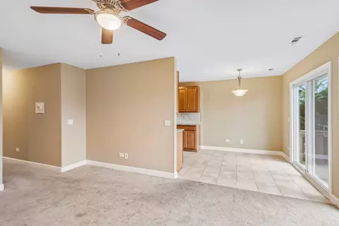 Living - 657 Thorntree Ct #C2, Bartlett, IL 60103 photo 5 of 5