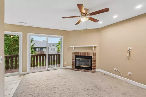 Living - 657 Thorntree Ct #C2, Bartlett, IL 60103 photo 2 of 5