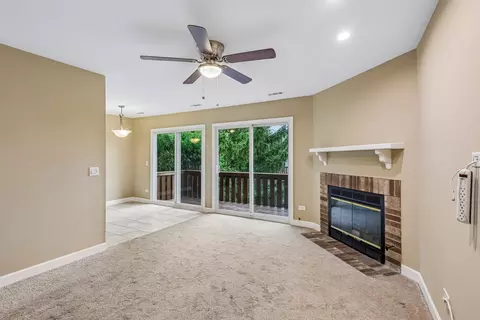 Living - 657 Thorntree Ct #C2, Bartlett, IL 60103 photo 4 of 5