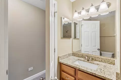 Bath - 657 Thorntree Ct #C2, Bartlett, IL 60103 photo 2 of 3