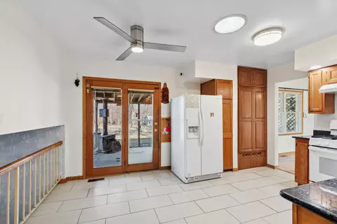 Kitchen - 3900 W 155th St, Markham, IL 60428 photo 2 of 2