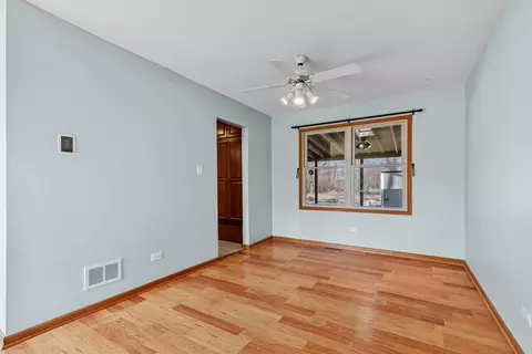Living - 3900 W 155th St, Markham, IL 60428 photo 3 of 5