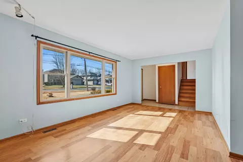 Living - 3900 W 155th St, Markham, IL 60428 photo 1 of 5
