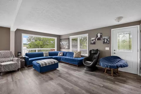 Living - 1904 Baintree Rd, Davis, IL 61019 photo 2 of 4