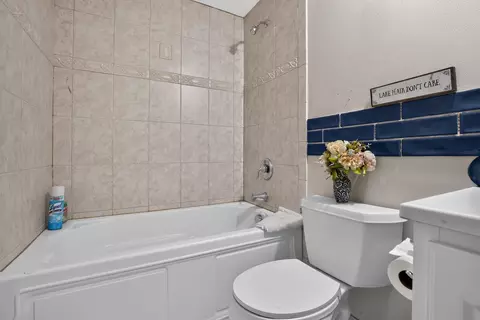 Bath - 1904 Baintree Rd, Davis, IL 61019 photo 4 of 5