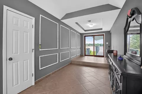 Entry Way - 1904 Baintree Rd, Davis, IL 61019 photo 2 of 2