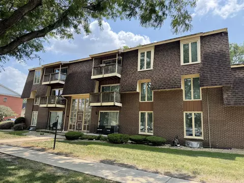 5721 W 103rd St #304, Oak Lawn, IL 60453