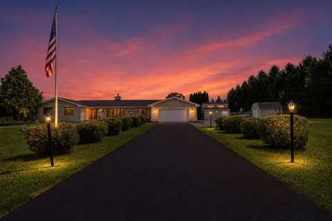 704 N Rose Farm Rd, Woodstock, IL 60098