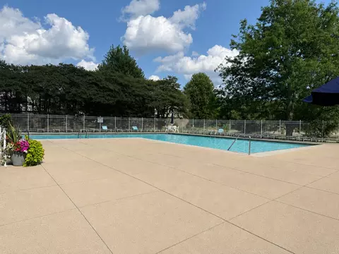 Exterior - 1500 Harbour Dr #1S, Wheeling, IL 60090 photo 2 of 2