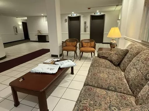 Living - 1500 Harbour Dr #1S, Wheeling, IL 60090 photo 6 of 6
